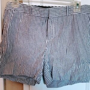 Women's Banana Republic White With Grey Striped. Size 4 Made In Jordan.